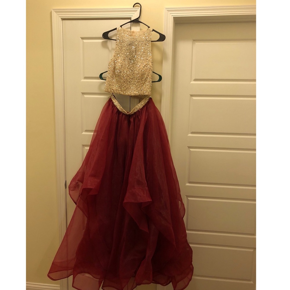 Size 10-12 Burgundy 2 piece dress!